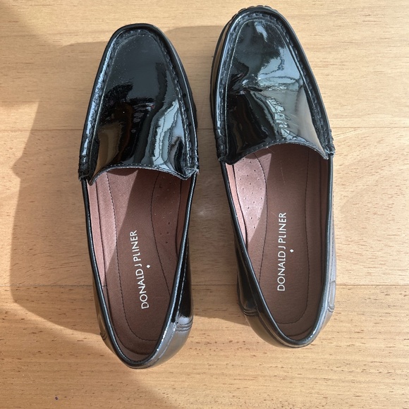 Donald J. Pliner Shoes - Patent Leather Donald J Pliner Shoes 6.5 BARELY WORN